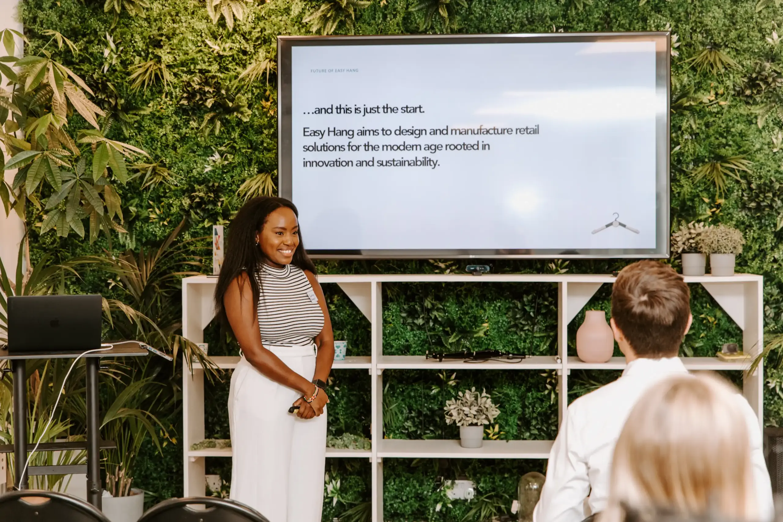 Mandy Nyarko presenting to an audience